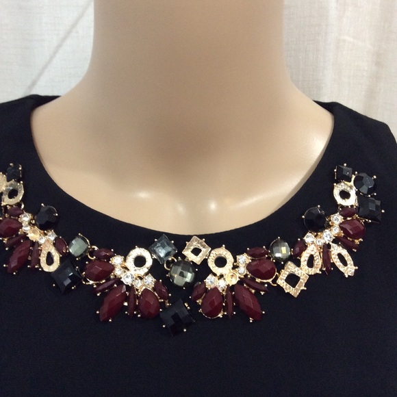 High neck jeweled black crop top - Picture 4 of 5